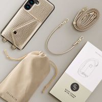 Selencia Coque de télephone Sera avec cordon et porte-cartes enveloppe Samsung Galaxy S24 - Champagne