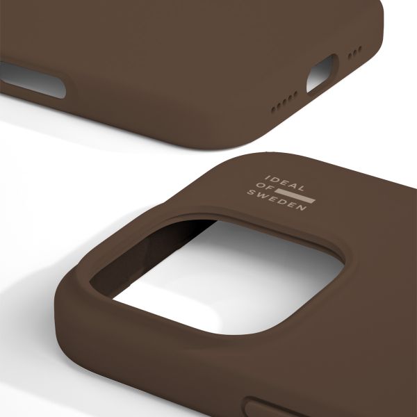 iDeal of Sweden Coque en silicone avec MagSafe Apple iPhone 16 Pro - Mocha Mousse